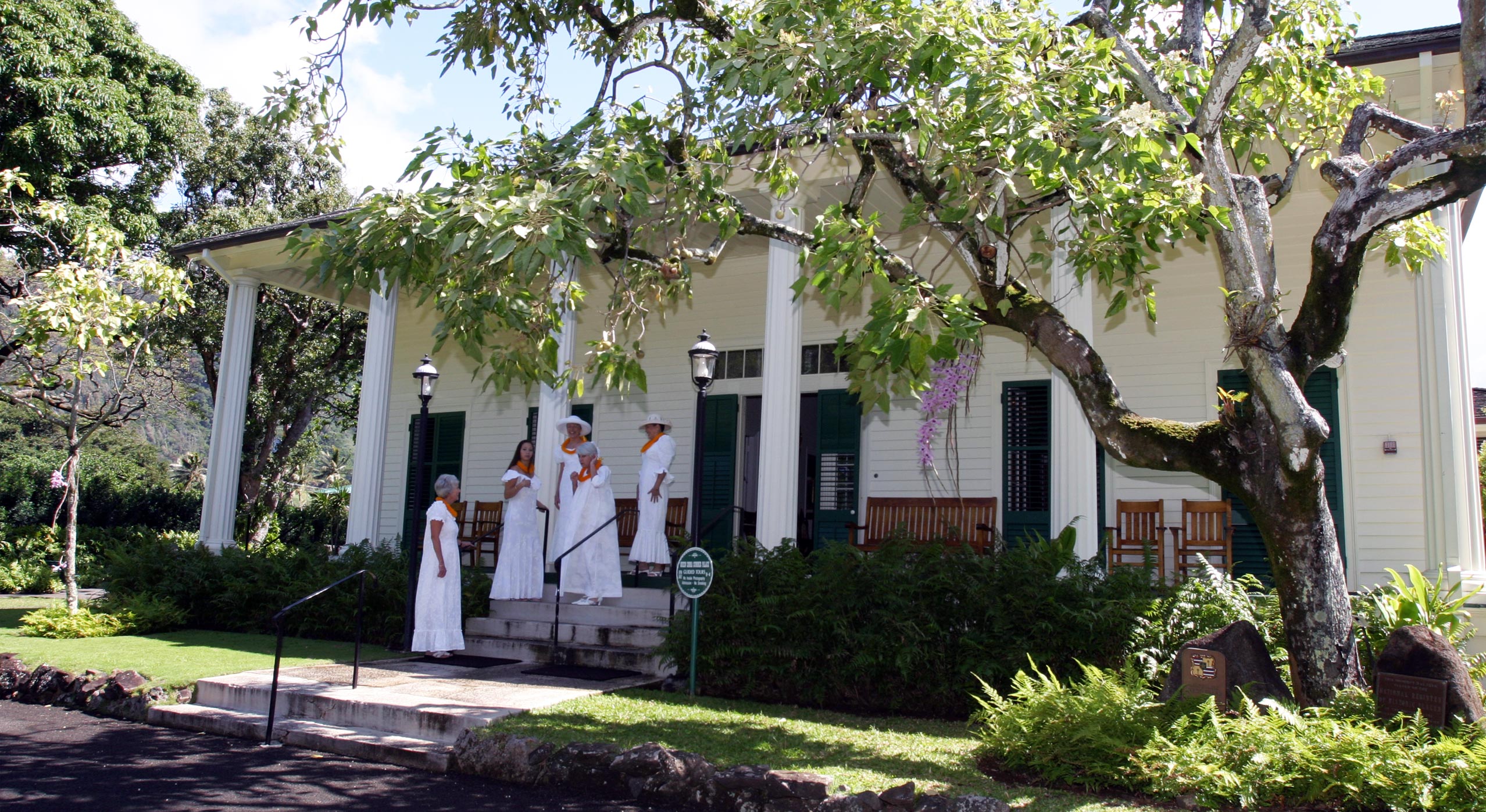 Members – Daughters of Hawai'i